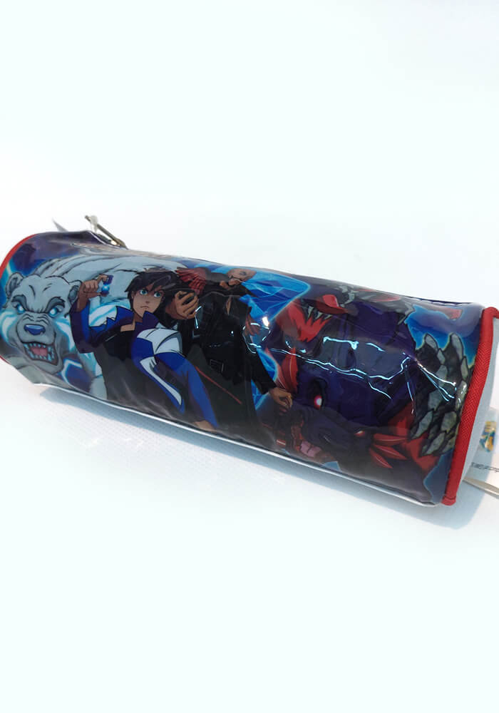 20220712123536_polo_gecko_scholiki_tsanta_platis_gymnasiou_lykeiou_se_mpez_chroma_9_02_041_2300_0140_Layer-282 Κασετίνα βαρελάκι GIM MONSUNO 334-90140 - Image 1