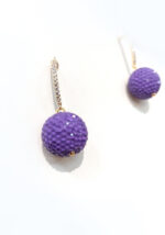 Σκουλαρίκια κρεμαστά χειροποίητα από ορείχαλκο επιχρυσωμένο με ζιργκόν και μωβ πέτρα με στρας  S2355